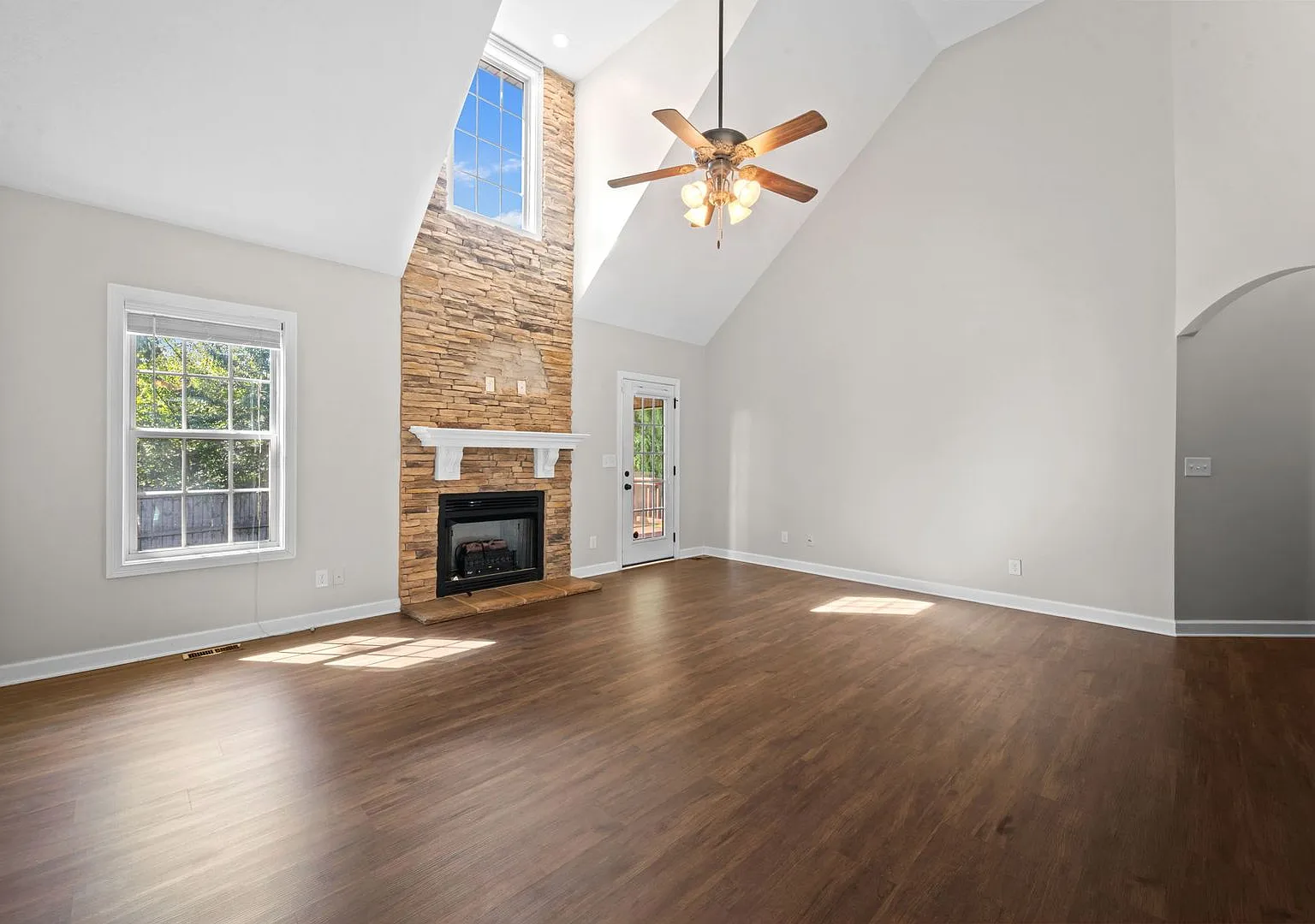 Single-Family Home with High Ceilings and Covered Back Deck! — Photo 4