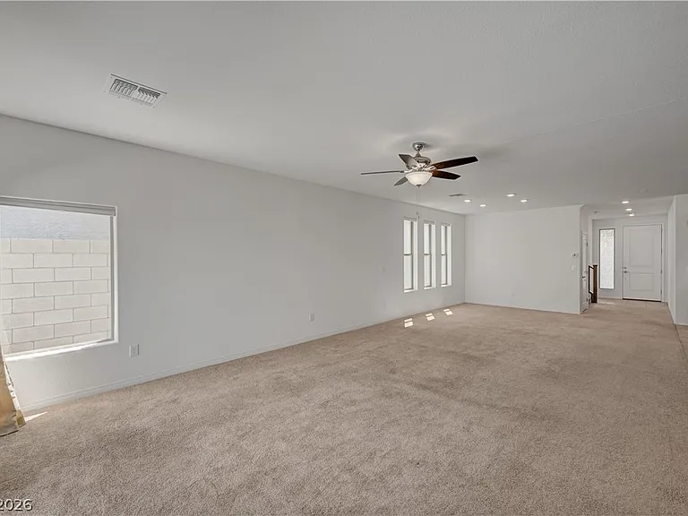 630 Great River Ave — Photo 9