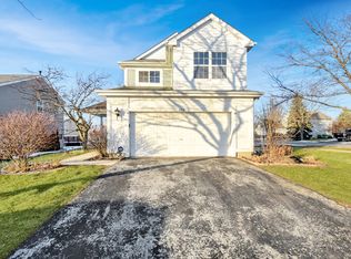 688 E Whitehall Ct, Round Lake Beach, IL 60073