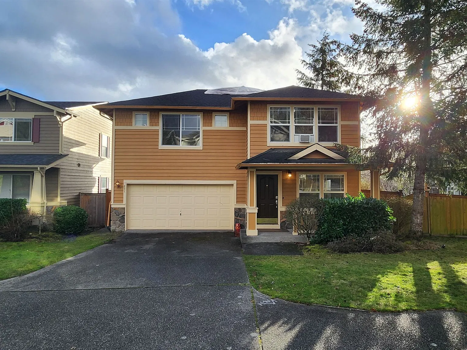 4 bed, 2.5 bath, 2410 sqft, $4,095 — Photo 1