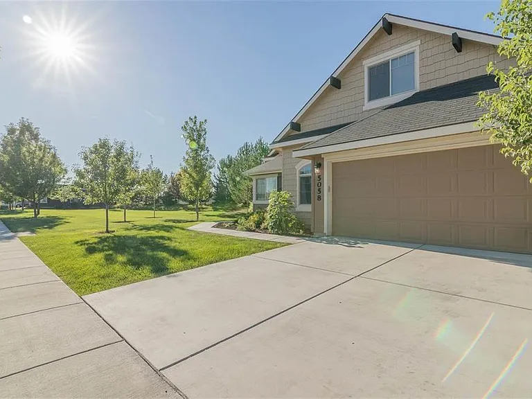 5058 W Brunmier Dr — Photo 2