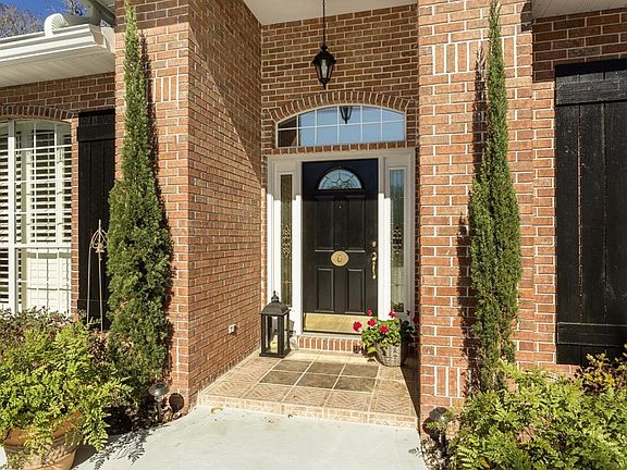 3rd image of 613 Fernwood Ln