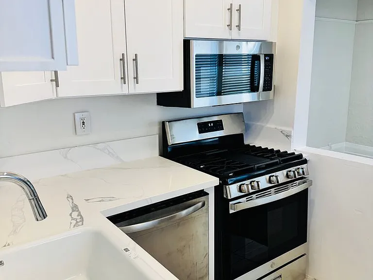 851 Pine Ave — Photo 13