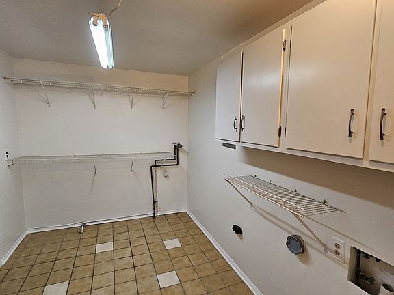 4th image of 6829 Latona Dr