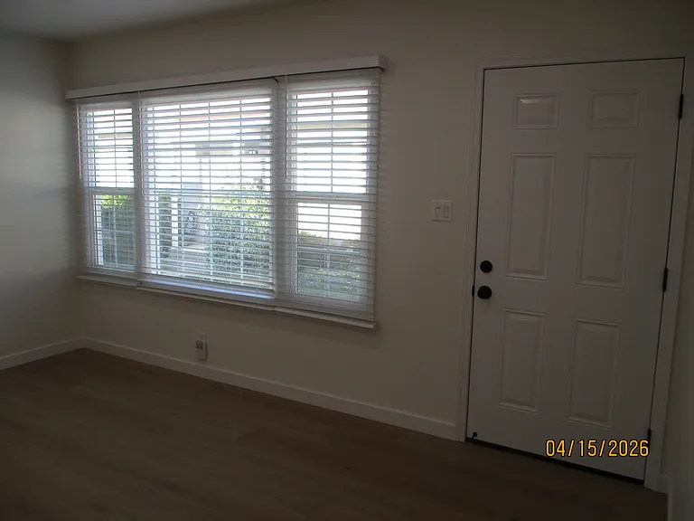 442 W Stocker St #442B — Photo 16
