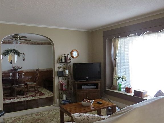 5th image of 1424 W Maine St