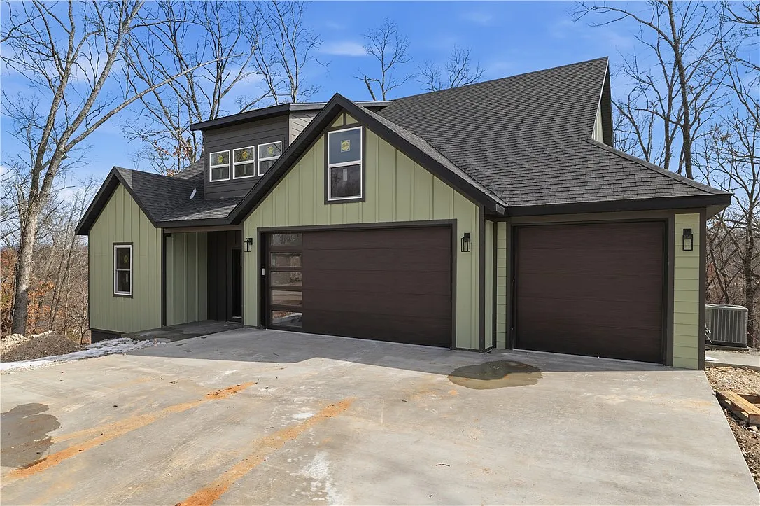 3 bed, 2.5 bath, 2215 sqft, $2,695 — Photo 3