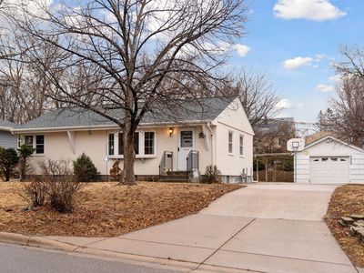 2114 Avon St N, Roseville, MN, 55113