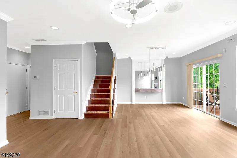 3 bed, 2.5 bath, 1719 sqft, $4,000 — Photo 2