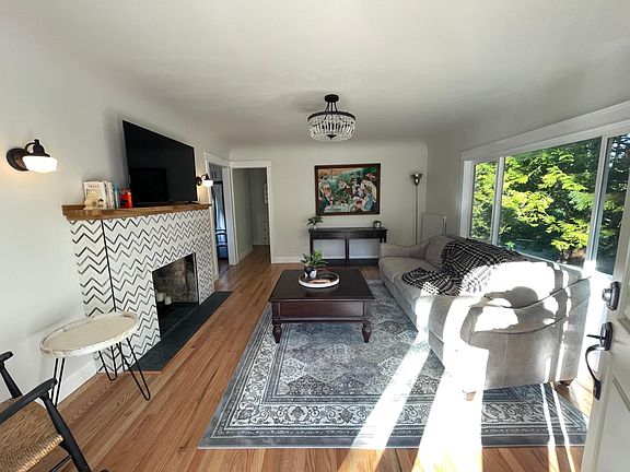 4th image of 2247 NE 177th St