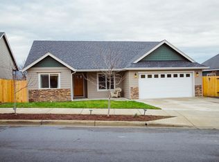 557 N Heights Dr, Eagle Point, OR 97524