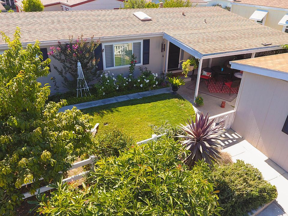 1st image of 117 Poinsettia Gardens Dr #117