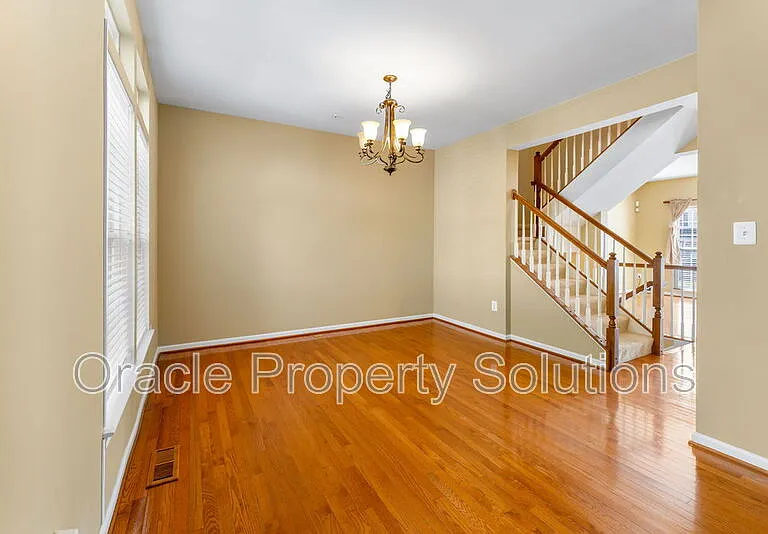 7550 Maidenhead Dr — Photo 6