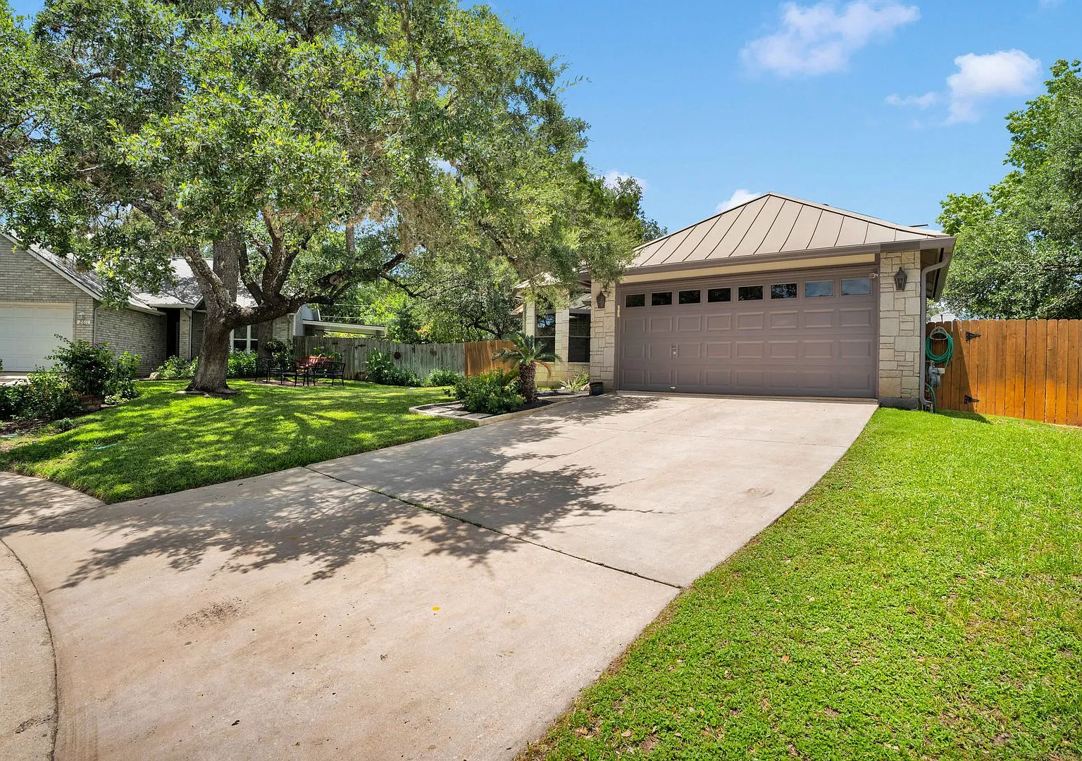 Charming Home in Castle Hills Forest — Photo 3