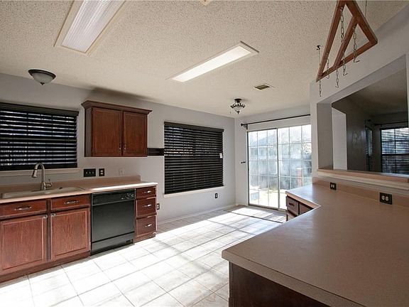 5th image of 1913 Woodland Dr