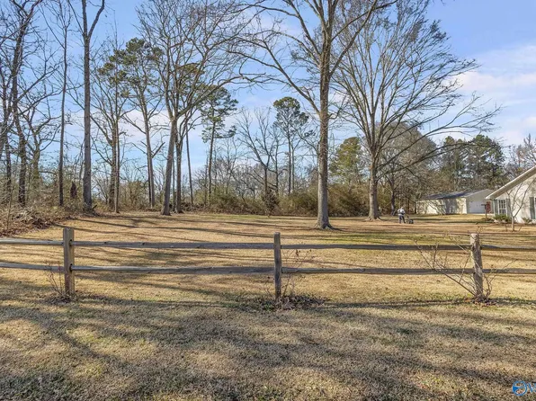 Floyd Dr, Boaz, AL 35957