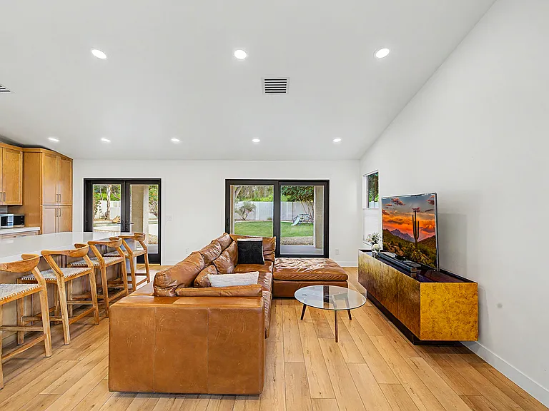1053 E Bart St — Photo 16