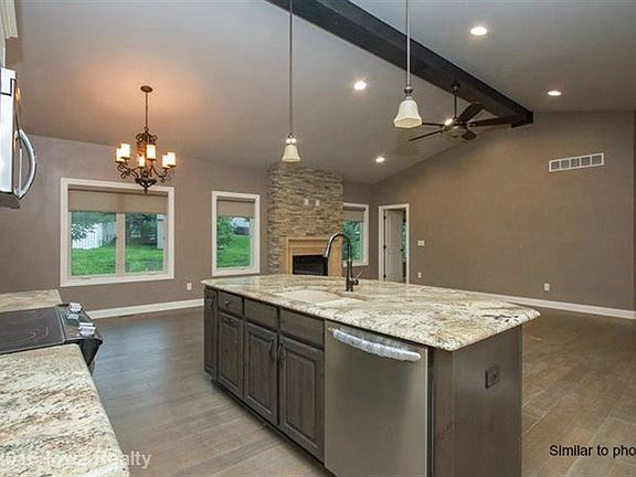 3rd image of 907 Eagle Creek Blvd SW