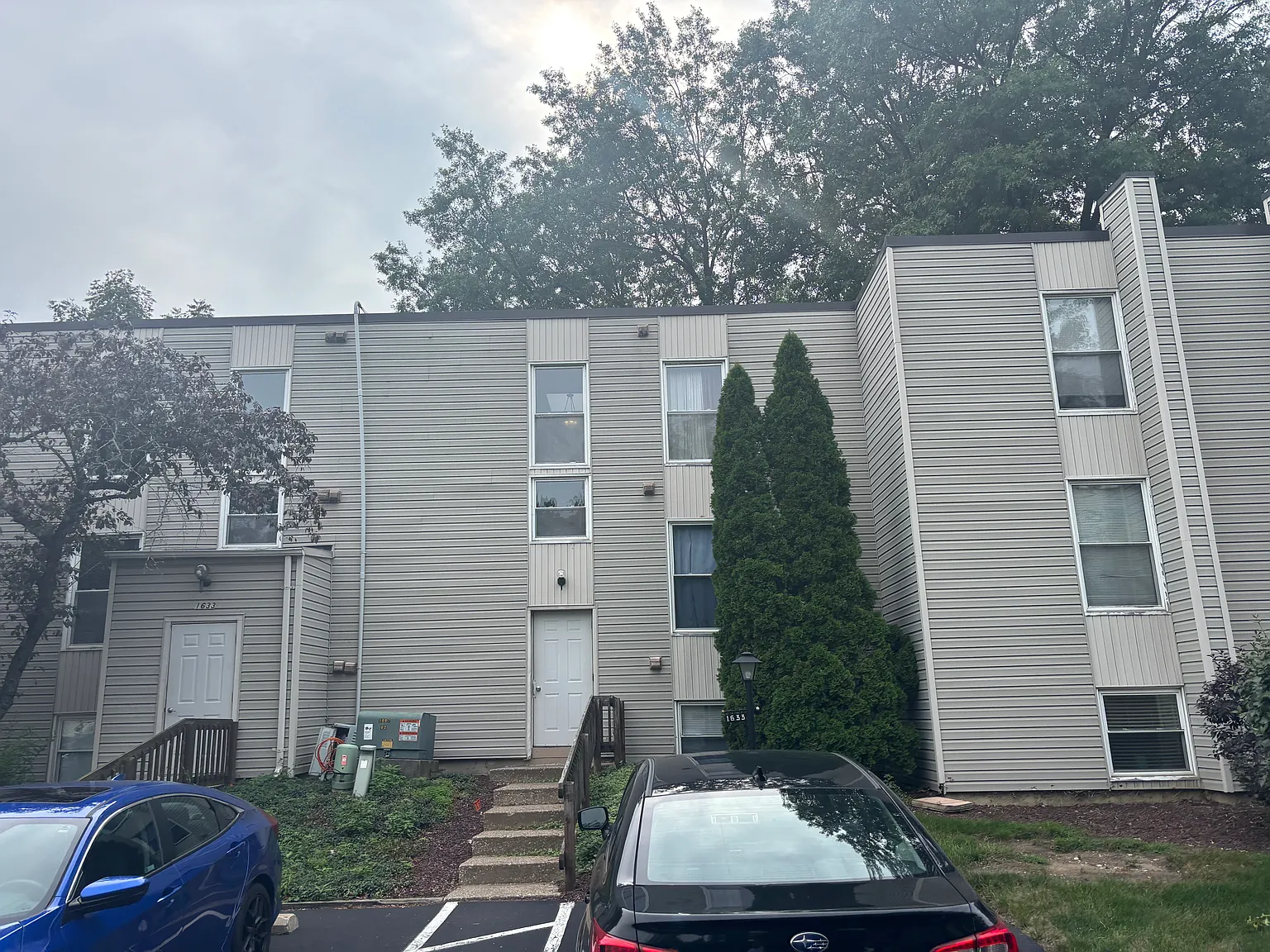 3 bed, 897 sqft, $1,640 — Photo 1