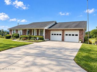 1922 N Charles G Seivers Blvd, Clinton, TN 37716