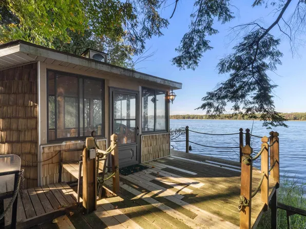 3810 Deer Ridge Trl, Beulah, MI 49617
