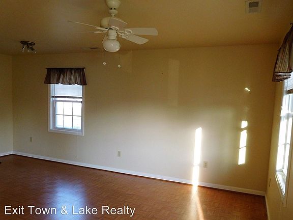 4th image of 200 E Pine St