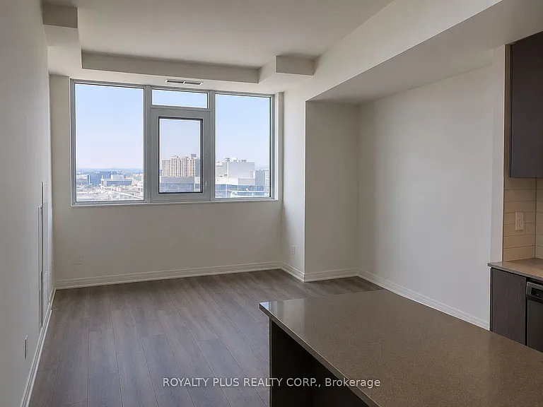 9000 Jane St #719 — Photo 2