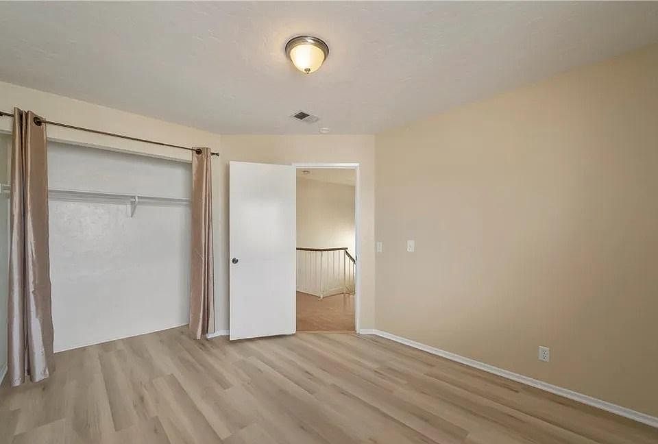 2nd image of 901 Kingwood St