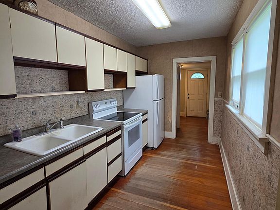 5th image of 1506 2nd St SE