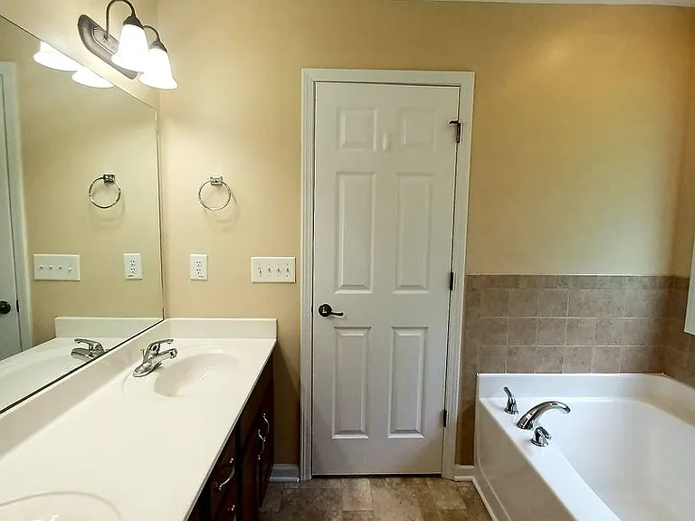 668 Winding Bluff Way — Photo 14