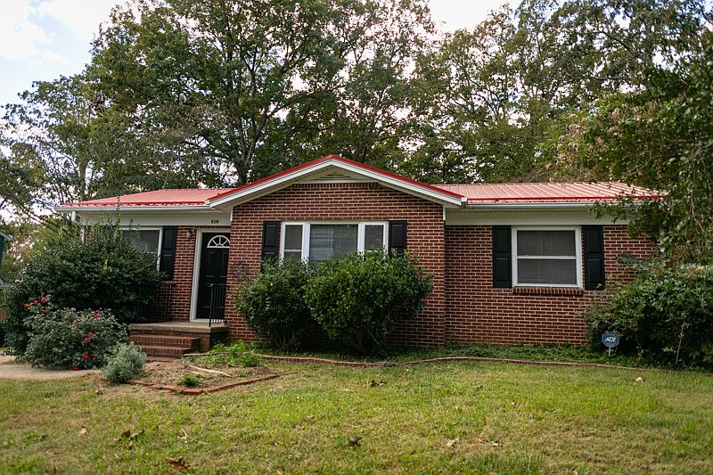1st image of 510 3rd Avenue Dr SE #1