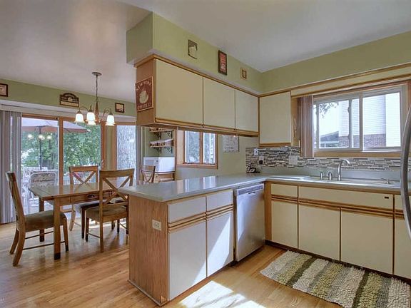 3rd image of 26581 Mapleridge Dr
