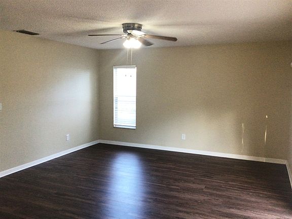 4th image of 11821 Foxglove Dr