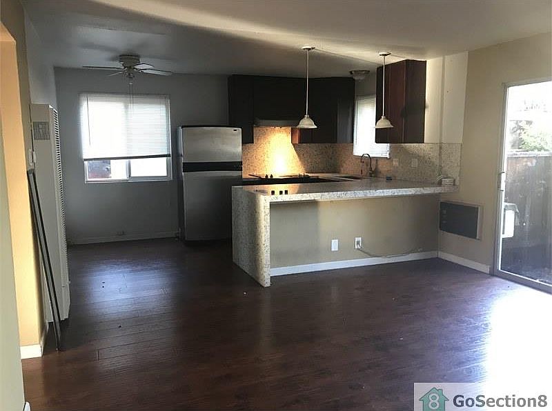 1st image of 995 Ravenscourt Ave APT 2