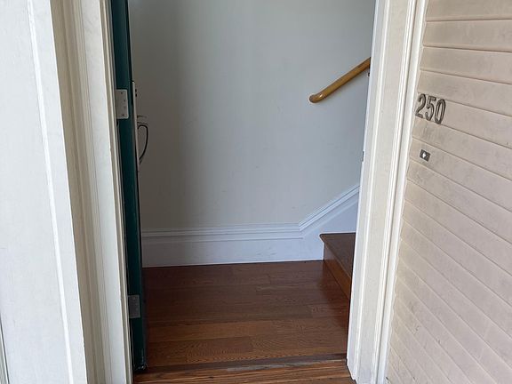 2nd image of 250 Missouri St #Top