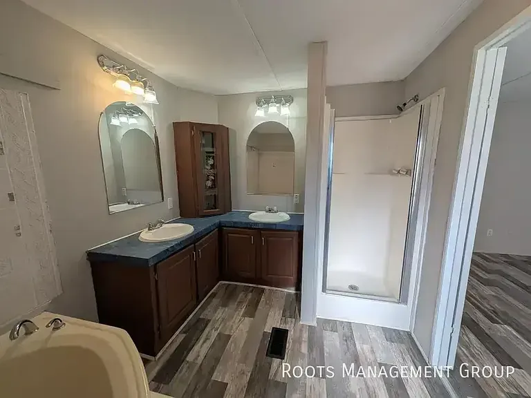 700 E 6th St #104 — Photo 8