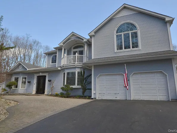 3 Chuck Court, Port Jefferson, NY 11777