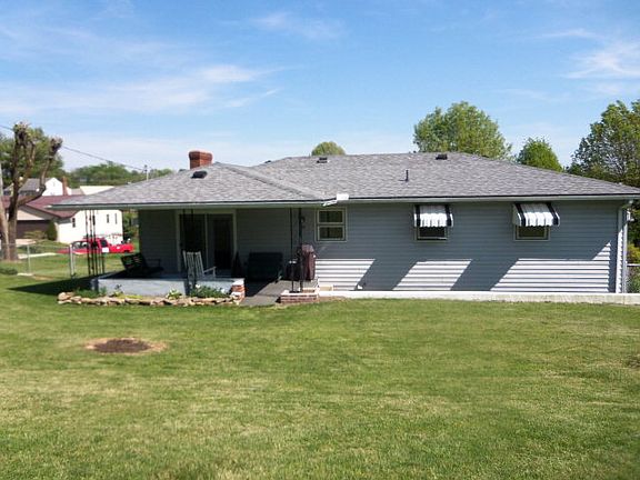 3rd image of 504 Circle Dr