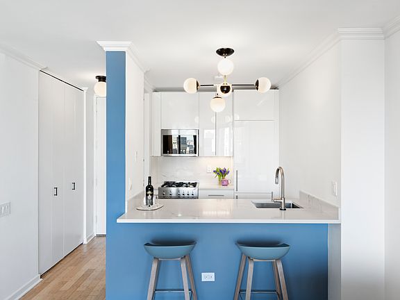 4th image of 500 W 43rd St APT 19H