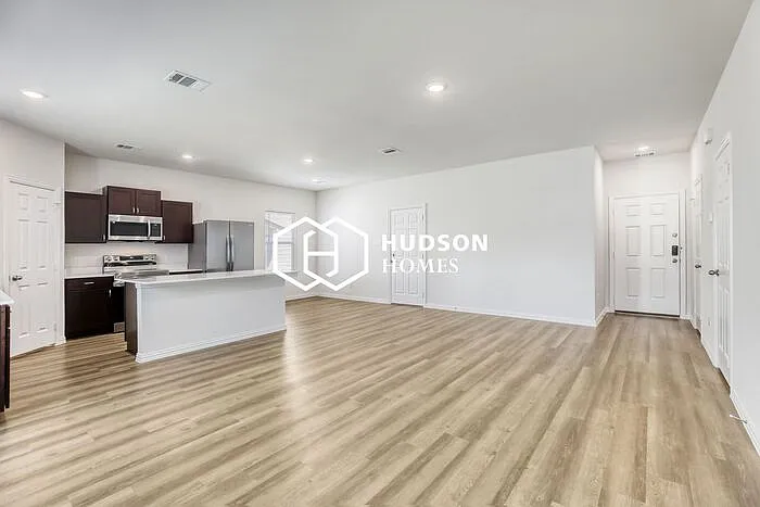 4 bed, 2.5 bath, 1700 sqft, $1,899 — Photo 3