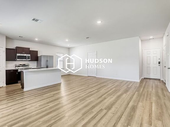 3rd image of 940 S Holly Ave