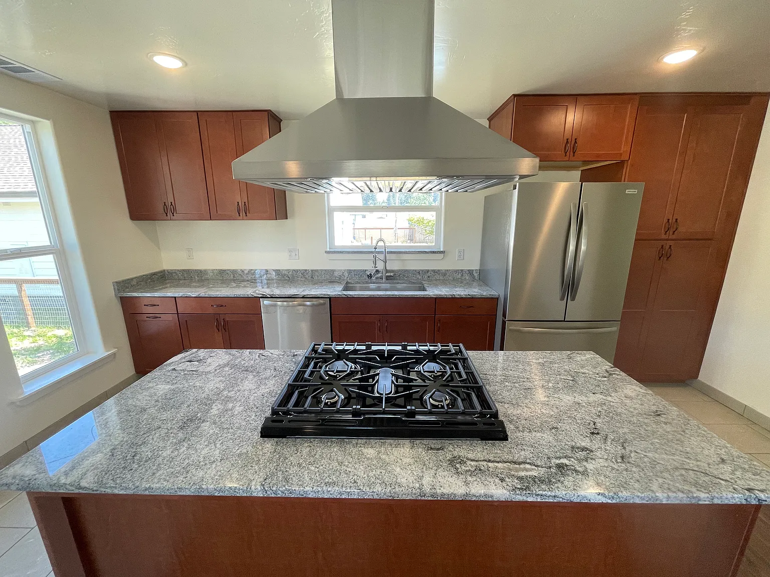 2 bed, 1.5 bath, 900 sqft, $2,400 — Photo 4