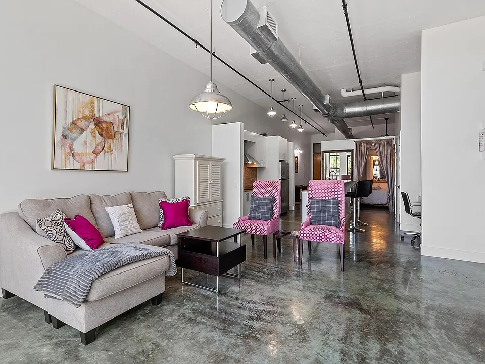 180 NE 4th Ave #308