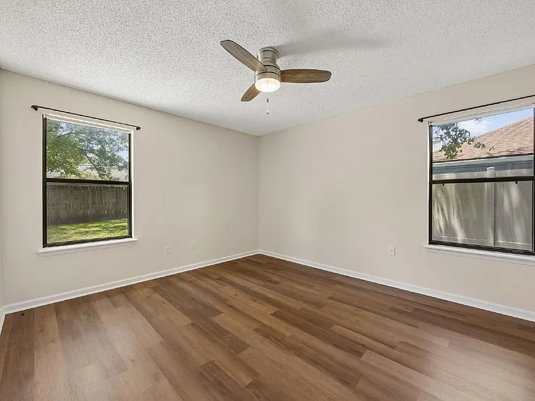 8362 Rockridge Dr — Photo 12