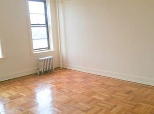 2802 Crescent St, Astoria, NY 11102