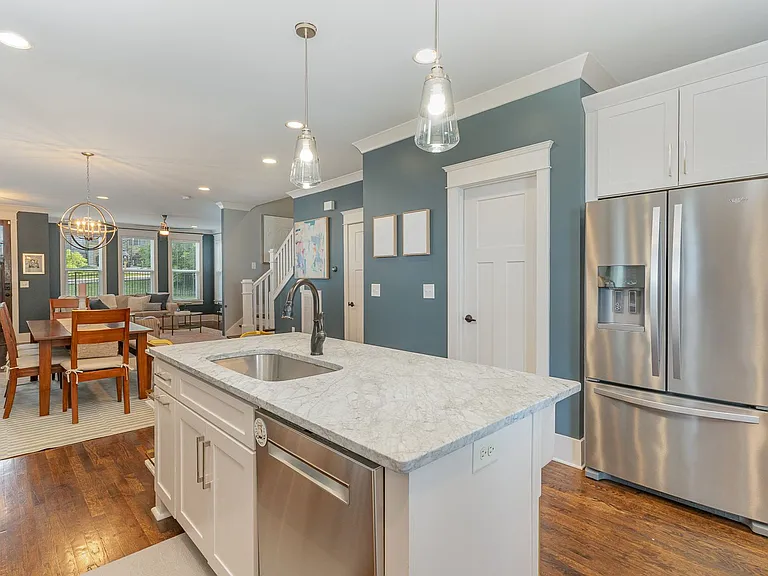 928 Thomas Ave — Photo 5
