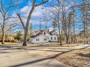 491 N Lower Gardens Rd, Fontana, WI 53125