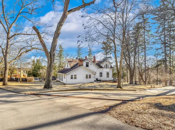 491 North Lower Gardens ROAD, Fontana, WI 53125