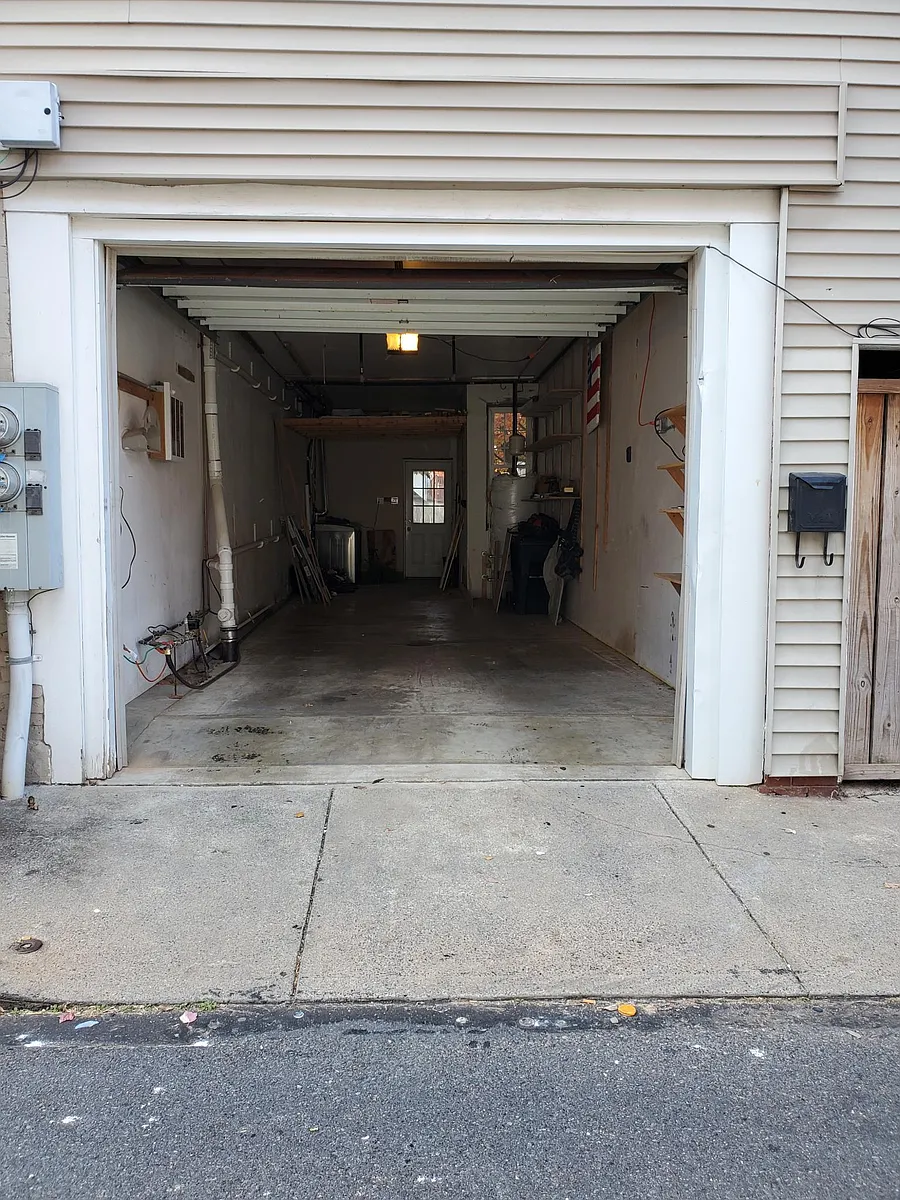 Building Photo - 110 Moss St