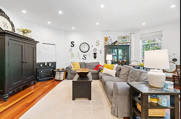 Rented by REAL New York | media 27